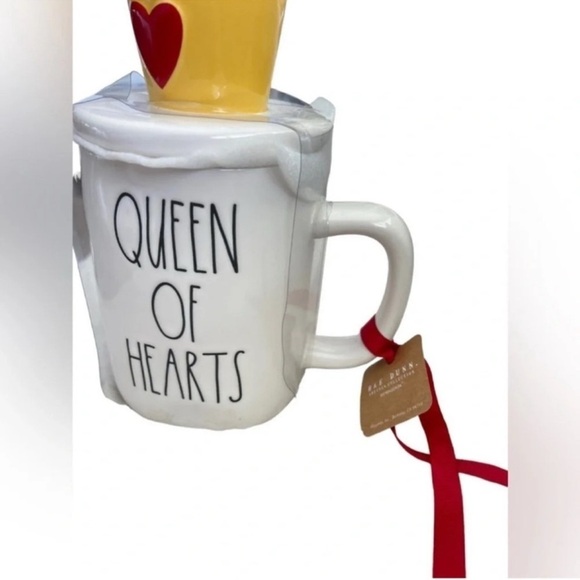 Rae Dunn Disney Oueen Of Hearts Mug Topper - Picture 5 of 9